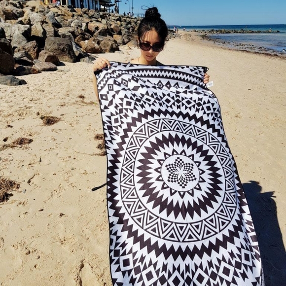 NWT Tesalate Phoenix Sand-free Beach Towel - Picture 15 of 17